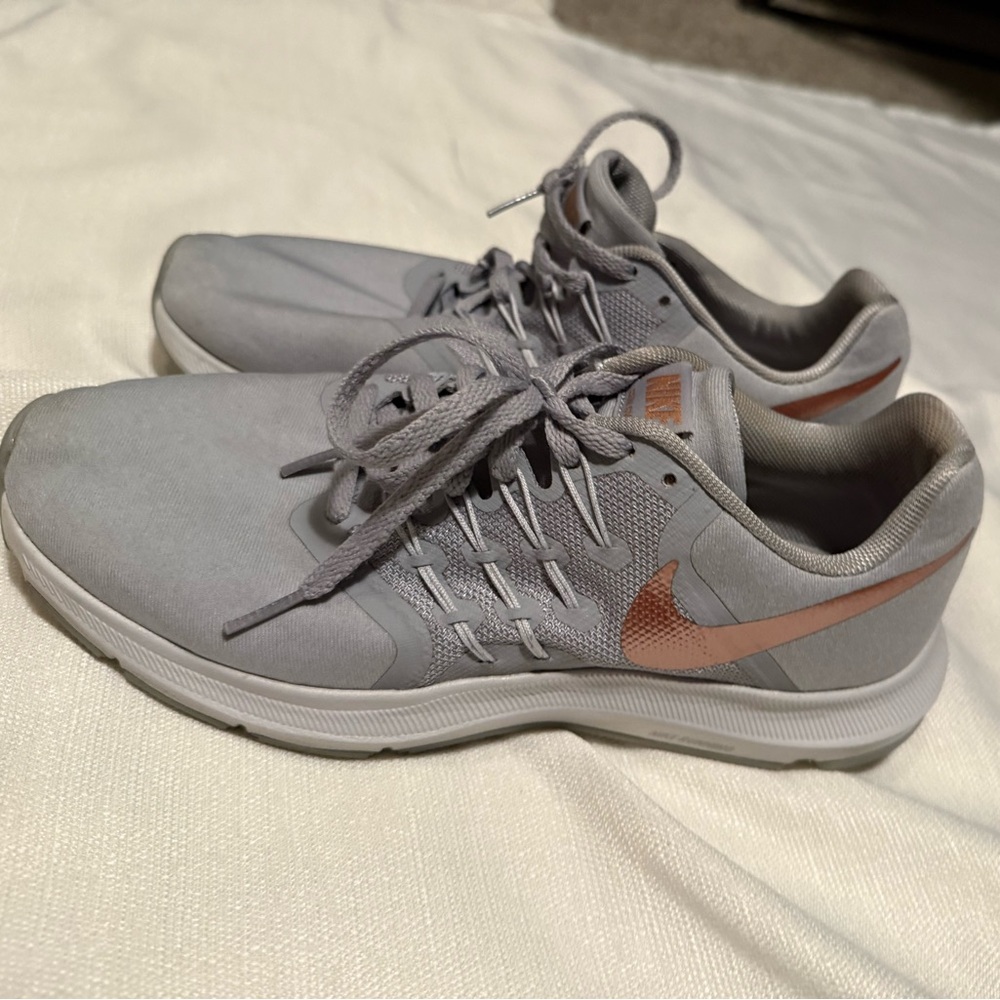 Nike Run Swift Women’s Size 9 US Gray Running Shoes BV1160-001 Sneakers Shoes